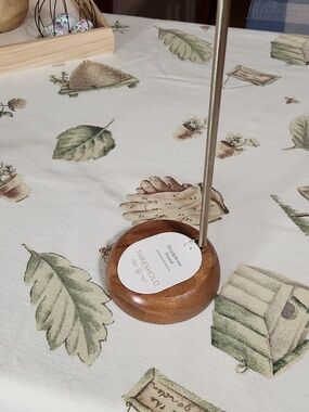 THRESHOLD headphone stand